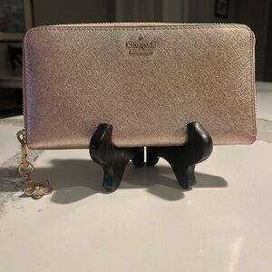••EUC Kate spade New York Cameron Large
Continental Wallet In Saffiano leather
